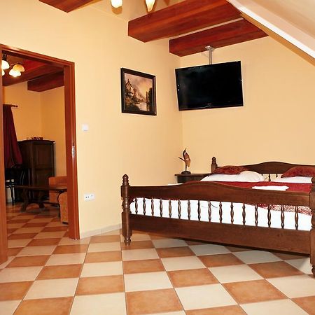Hotel Pelikan Trzeboń Zewnętrze zdjęcie