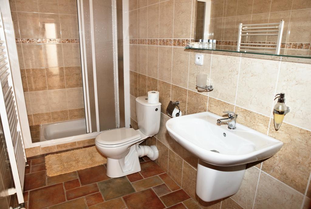 Hotel Pelikan Trzeboń Pokój zdjęcie