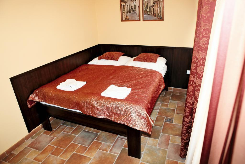 Hotel Pelikan Trzeboń Pokój zdjęcie