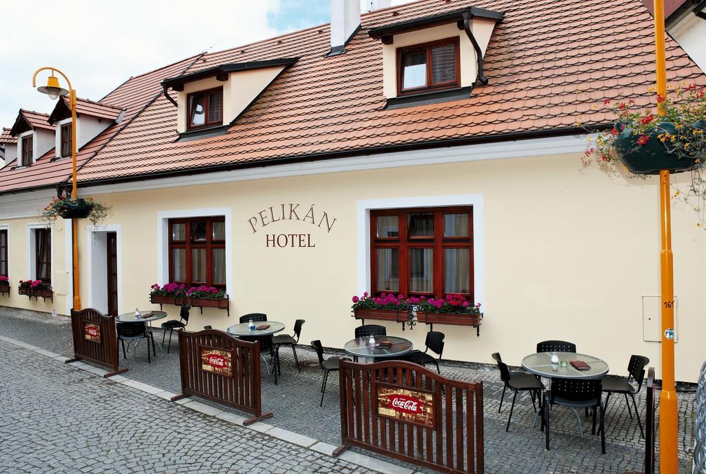 Hotel Pelikan Trzeboń Zewnętrze zdjęcie