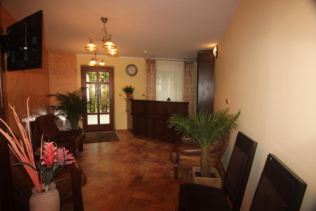 Hotel Pelikan Trzeboń Zewnętrze zdjęcie