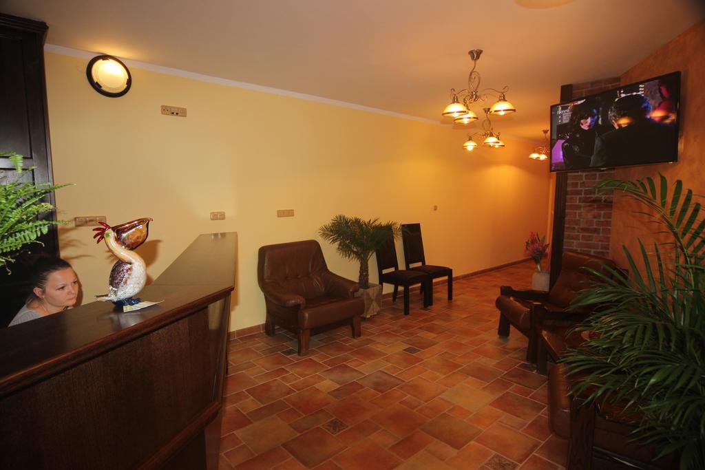 Hotel Pelikan Trzeboń Zewnętrze zdjęcie