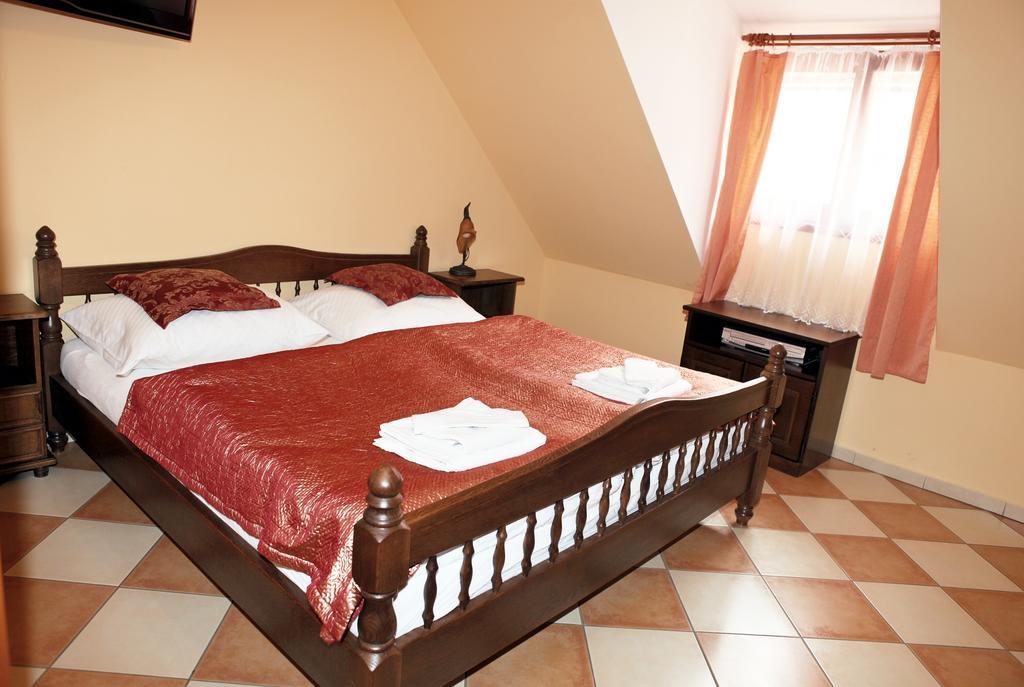 Hotel Pelikan Trzeboń Pokój zdjęcie