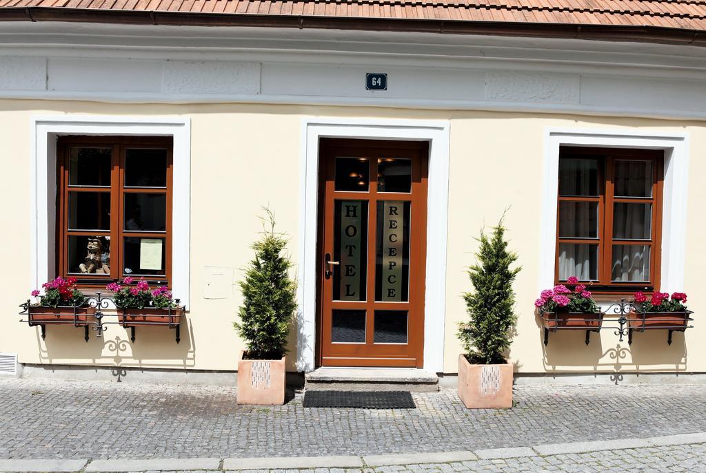 Hotel Pelikan Trzeboń Zewnętrze zdjęcie