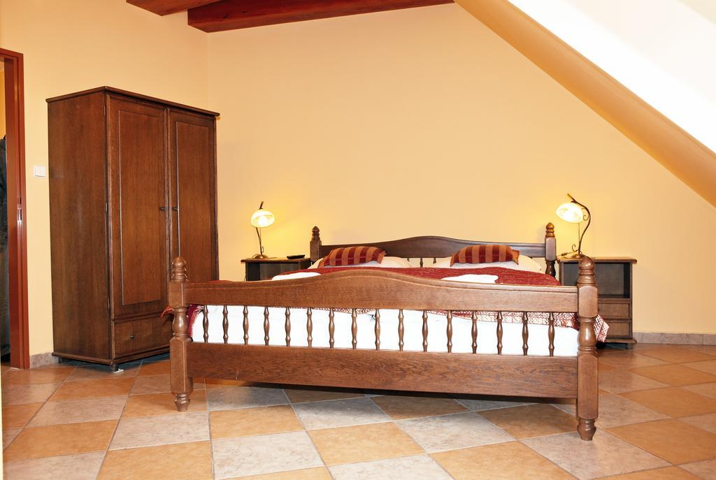 Hotel Pelikan Trzeboń Pokój zdjęcie