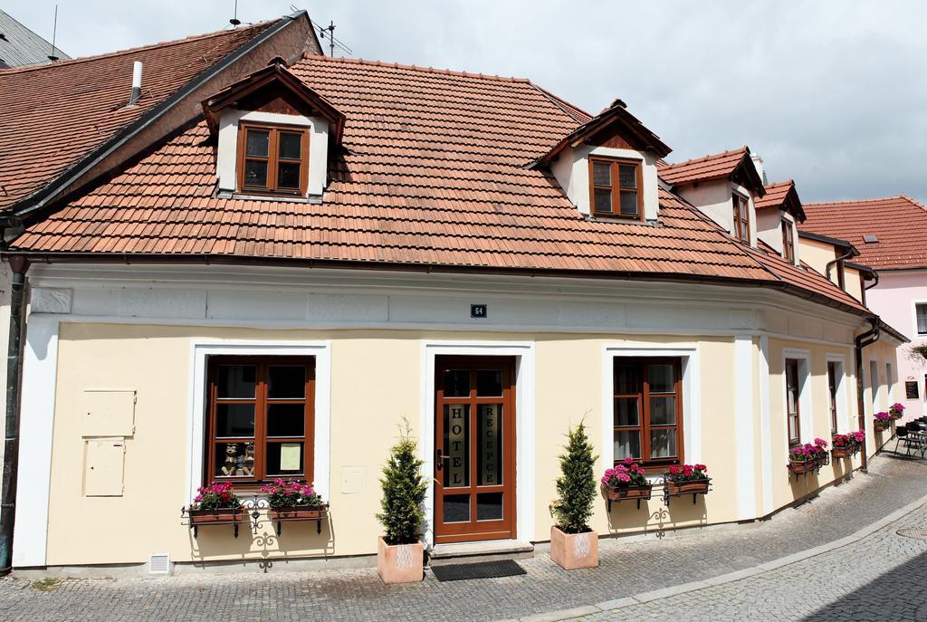 Hotel Pelikan Trzeboń Zewnętrze zdjęcie