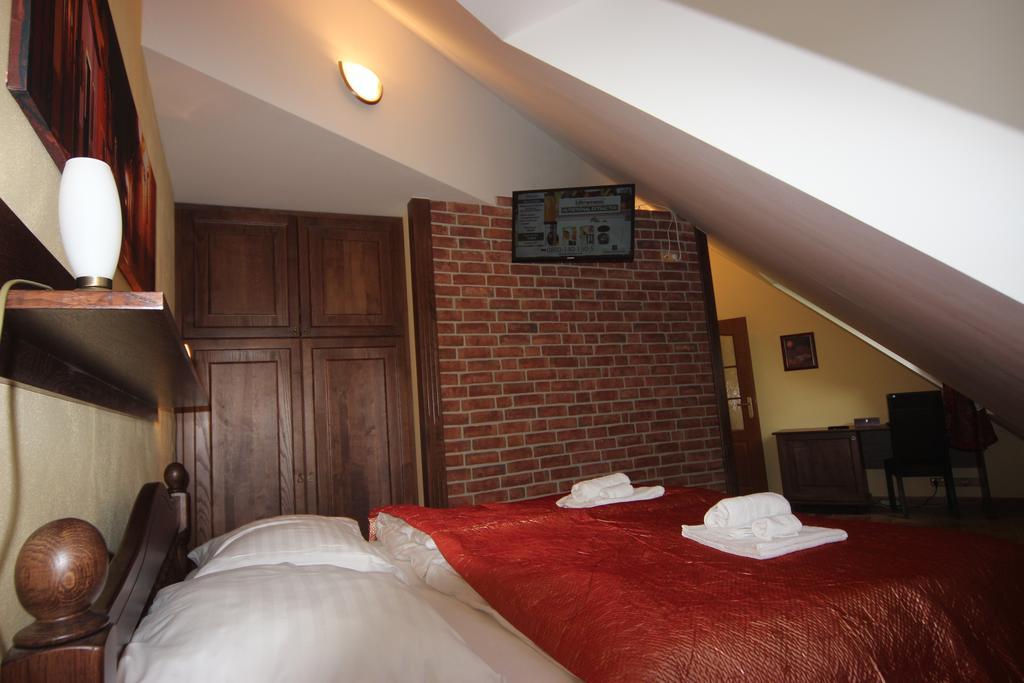 Hotel Pelikan Trzeboń Zewnętrze zdjęcie