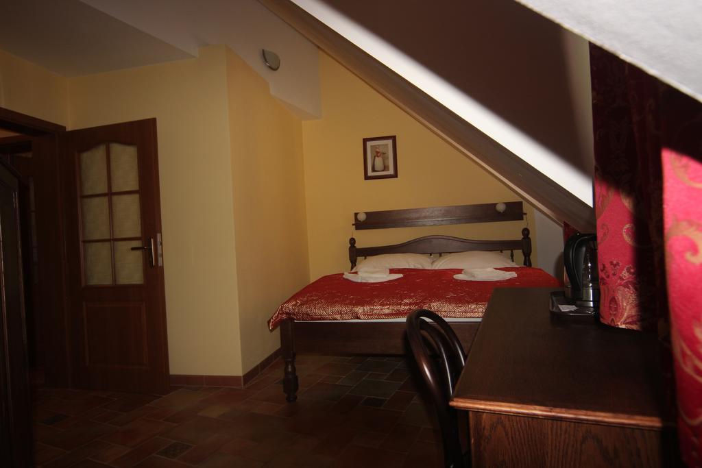 Hotel Pelikan Trzeboń Zewnętrze zdjęcie