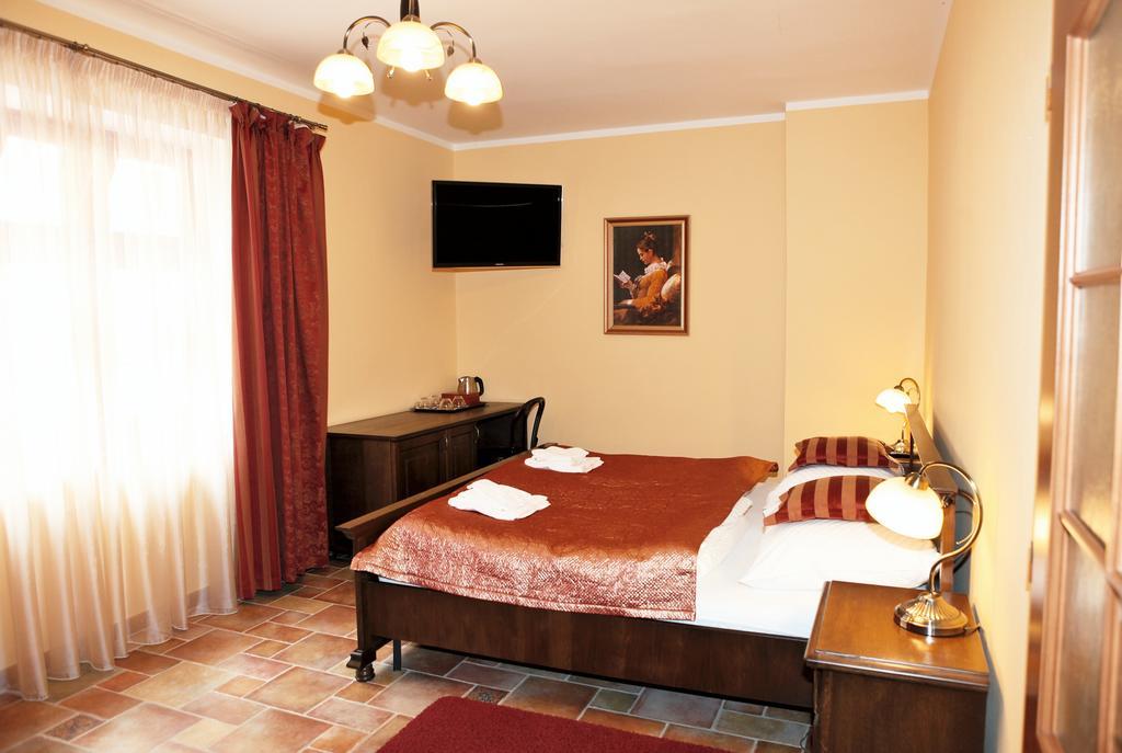 Hotel Pelikan Trzeboń Zewnętrze zdjęcie