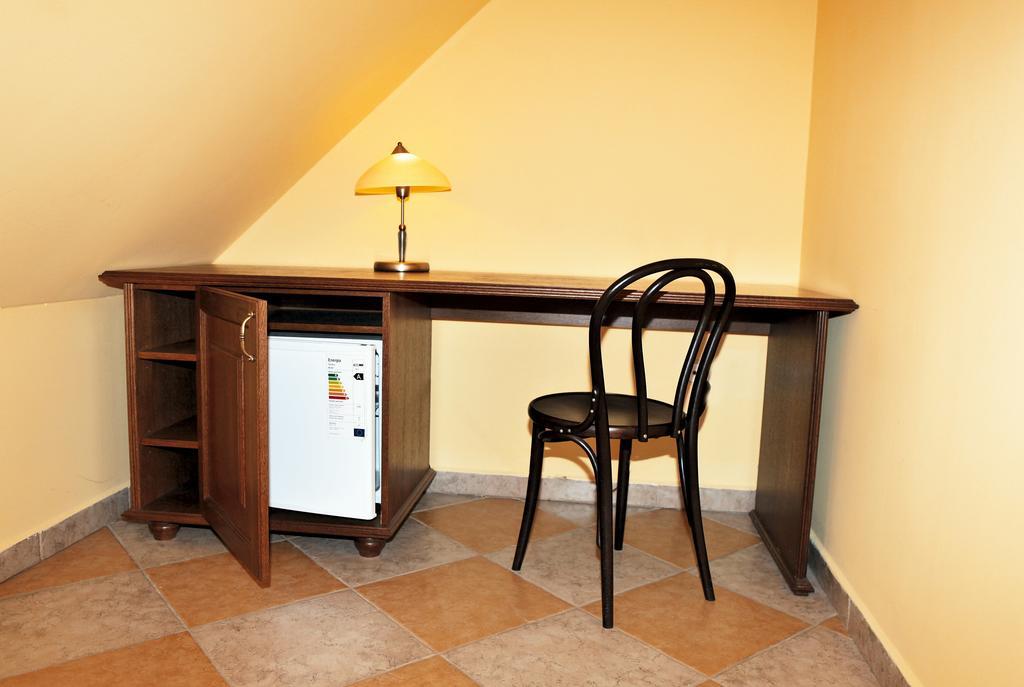 Hotel Pelikan Trzeboń Zewnętrze zdjęcie