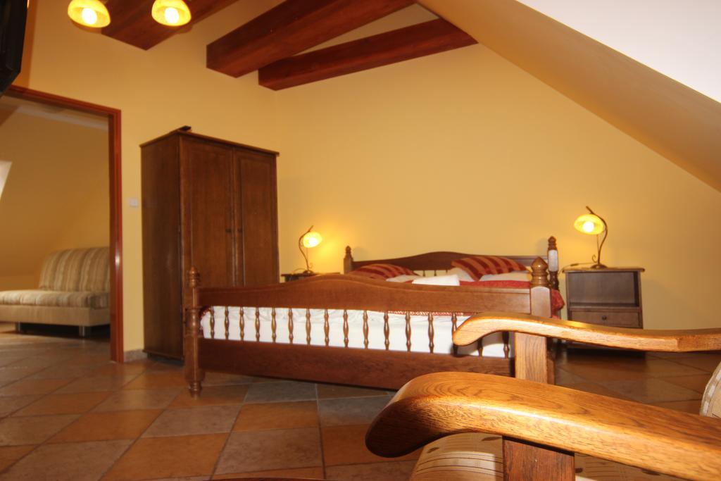 Hotel Pelikan Trzeboń Zewnętrze zdjęcie